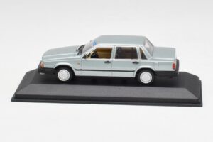 Volvo 240 GL Prata Metálico Minichamps 1:43 940171402 Metal