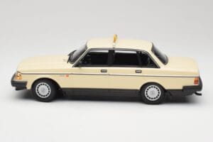Volvo 240 GL Taxi Minichamps 1:18 155171494 Metal - imagem 3 de 6