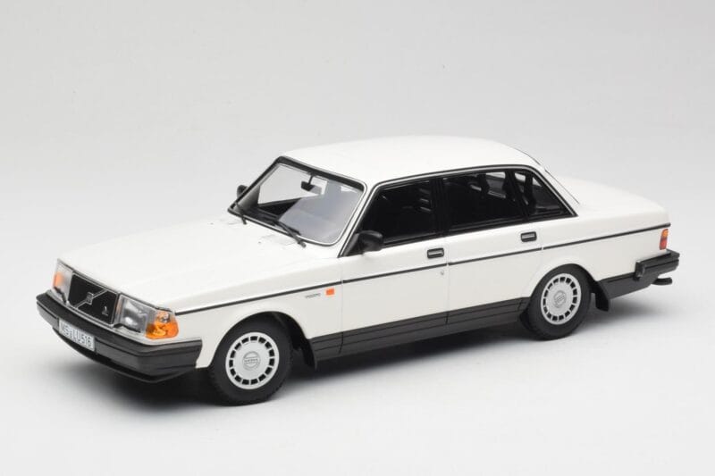 Volvo 240 GL Branco Minichamps 1:18 155171402 Metal
