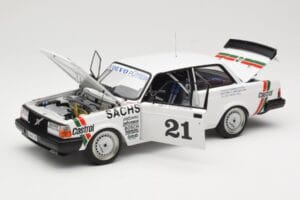 Volvo 240 Turbo #21 P. Stureson DTM Winner Wunstorf 1985 AUTOart 1:18 88592 Metal - imagem 2 de 8