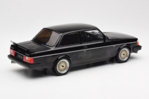 Volvo 240 Turbo Preto Custom IXO 1:18 18CMC178 Metal - imagem 2 de 6