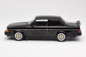 Volvo 240 Turbo Preto Custom IXO 1:18 18CMC178 Metal - imagem 3 de 6