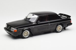 Volvo 240 Turbo Preto Custom IXO 1:18 18CMC178 Metal