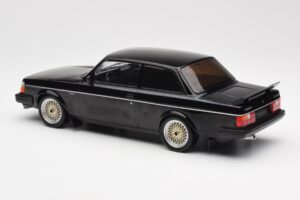 Volvo 240 Turbo Preto Custom IXO 1:18 18CMC178 Metal - imagem 5 de 6
