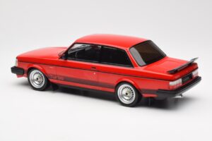Volvo 240 Turbo Vermelho Custom IXO 1:18 18CMC177 Metal - imagem 5 de 5