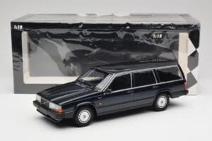 Volvo 740 GL Familiar Verde Escuro Metálico Minichamps 1:18 155171771 Metal - imagem 6 de 6