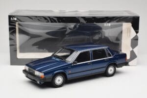 Volvo 740 GL Dark Blue Metallic Minichamps 1:18 155171701 Metal - imagem 6 de 6