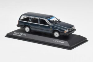 Volvo 740 GL Estate Azul Verde Metálico Minichamps 1:43 943171713 Metal - imagem 3 de 4