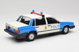 Volvo 740 GL Polícia Sueca Minichamps 1:18 155171791 Metal - imagem 2 de 6
