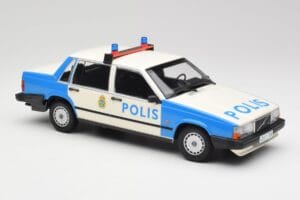 Volvo 740 GL Polícia Sueca Minichamps 1:18 155171791 Metal - imagem 4 de 6