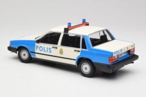 Volvo 740 GL Polícia Sueca Minichamps 1:18 155171791 Metal - imagem 5 de 6