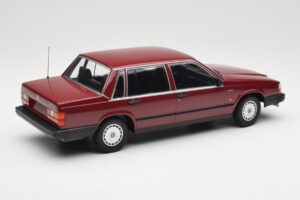 Volvo 740 GL Vermelho Minichamps 1:18 155171704 Metal - imagem 2 de 6