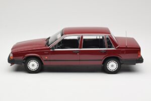 Volvo 740 GL Vermelho Minichamps 1:18 155171704 Metal - imagem 3 de 6