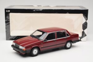 Volvo 740 GL Vermelho Minichamps 1:18 155171704 Metal - imagem 6 de 6