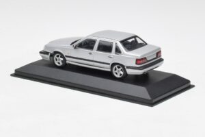 Volvo 850 Prata Minichamps 1:43 430171402 Metal - imagem 3 de 4