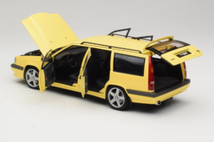 Volvo 850 T-5R Break Cream Yellow AUTOart 1:18 79506 Metal - imagem 5 de 8