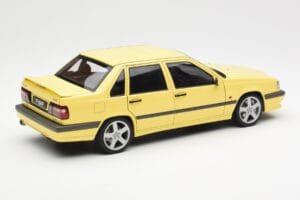Volvo 850 T-5R Amarelo AUTOart 1:18 79501 Metal - imagem 3 de 8