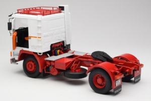 Volvo F12 Branco Vermelho Road Kings 1:18 RK180031 Metal - imagem 5 de 8