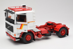 Volvo F12 Branco Vermelho Road Kings 1:18 RK180031 Metal - imagem 2 de 8