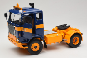 Volvo F88 Azul Escuro Amarelo MCG 1:18 MCG18140 Metal - imagem 2 de 8