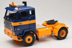 Volvo F88 Azul Escuro Amarelo MCG 1:18 MCG18140 Metal