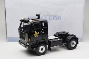 Volvo F88 John Player Special Black MCG 1:18 MCG18217 Metal - imagem 8 de 8