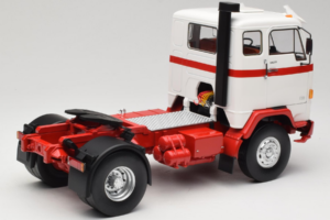 Volvo F88 Branco Vermelho MCG 1:18 MCG18141 Metal - imagem 3 de 8