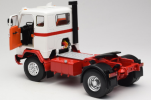 Volvo F88 Branco Vermelho MCG 1:18 MCG18141 Metal - imagem 5 de 8