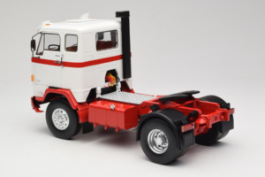 Volvo F88 Branco Vermelho MCG 1:18 MCG18141 Metal - imagem 7 de 8