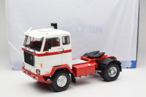 Volvo F88 Branco Vermelho MCG 1:18 MCG18141 Metal - imagem 8 de 8