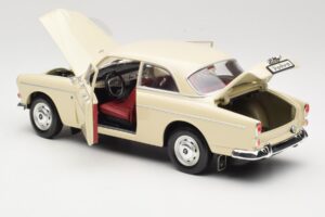 Volvo P121 Amazon Branco Revell 1:18 08866 Metal - imagem 5 de 8