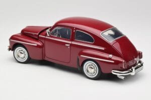 Volvo PV544 Cherry Red Revell 1:18 08887 Metal - imagem 7 de 8