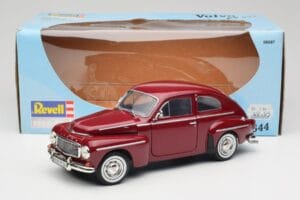 Volvo PV544 Cherry Red Revell 1:18 08887 Metal - imagem 8 de 8