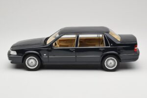Volvo S90 Royal Blue DNA 1:18 DNA000088 Metal - imagem 3 de 6