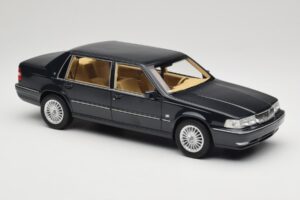 Volvo S90 Royal Blue DNA 1:18 DNA000088 Metal - imagem 4 de 6