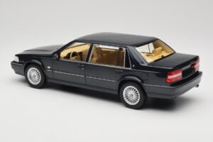 Volvo S90 Royal Blue DNA 1:18 DNA000088 Metal - imagem 5 de 6
