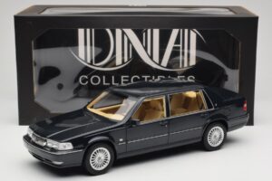 Volvo S90 Royal Blue DNA 1:18 DNA000088 Metal - imagem 6 de 6