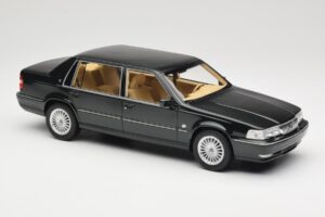 Volvo S90 Royal Green DNA 1:18 DNA000090 Metal - imagem 4 de 6