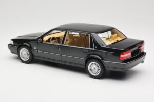 Volvo S90 Royal Green DNA 1:18 DNA000090 Metal - imagem 5 de 6