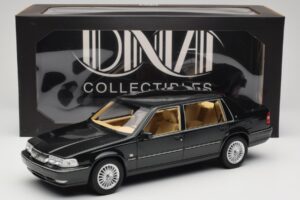 Volvo S90 Royal Green DNA 1:18 DNA000090 Metal - imagem 6 de 6