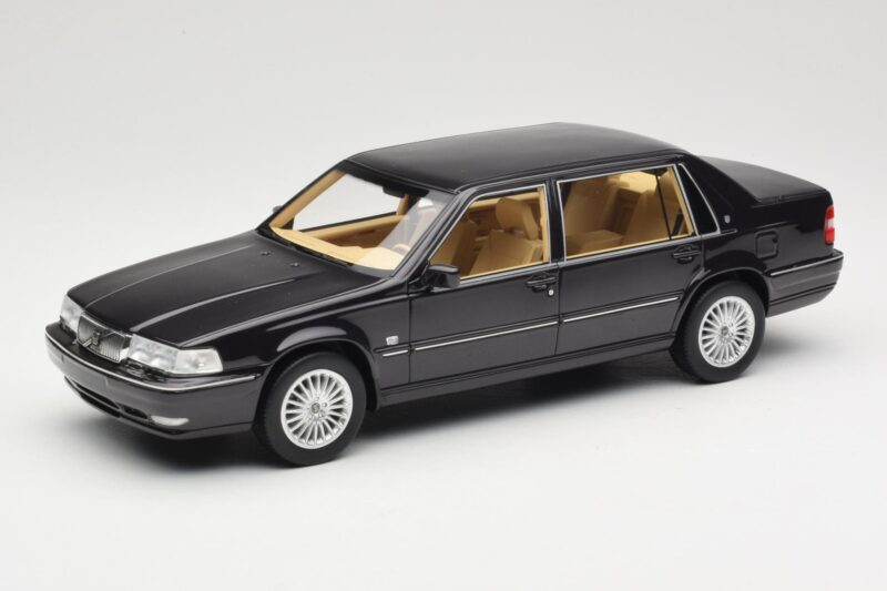 Volvo S90 Royal Violet DNA 1:18 DNA000089 Metal