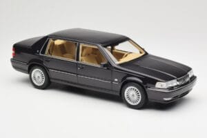 Volvo S90 Royal Violet DNA 1:18 DNA000089 Metal - imagem 4 de 6