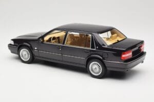 Volvo S90 Royal Violet DNA 1:18 DNA000089 Metal - imagem 5 de 6