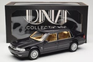 Volvo S90 Royal Violet DNA 1:18 DNA000089 Metal - imagem 6 de 6