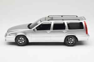 Volvo V70 R P80 Prata DNA 1:18 DNA000155 Metal - imagem 3 de 6