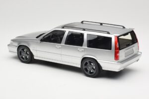 Volvo V70 R P80 Prata DNA 1:18 DNA000155 Metal - imagem 5 de 6