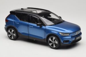 Volvo XC40 Recharge Azul Metalizado Paudi Model 1:18 2562373 Metal - imagem 6 de 8