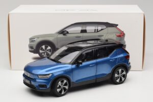 Volvo XC40 Recharge Azul Metalizado Paudi Model 1:18 2562373 Metal - imagem 8 de 8