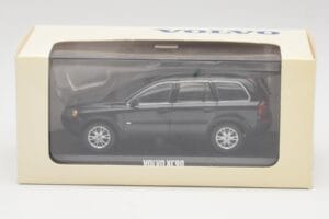 Volvo XC90 Preto Safira Minichamps 1:43 38704 Metal - imagem 4 de 4