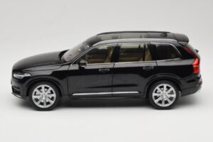 Volvo XC90 Onyx Black Paudi Model 1:18 9430842 Metal - imagem 4 de 8